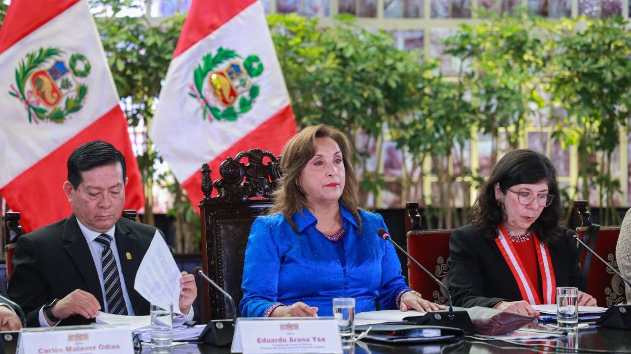 Congreso peruano destituye a Dina Boluarte (en el centro de la imagen) por incapacidad moral permanente. Foto: Presidencia de Perú