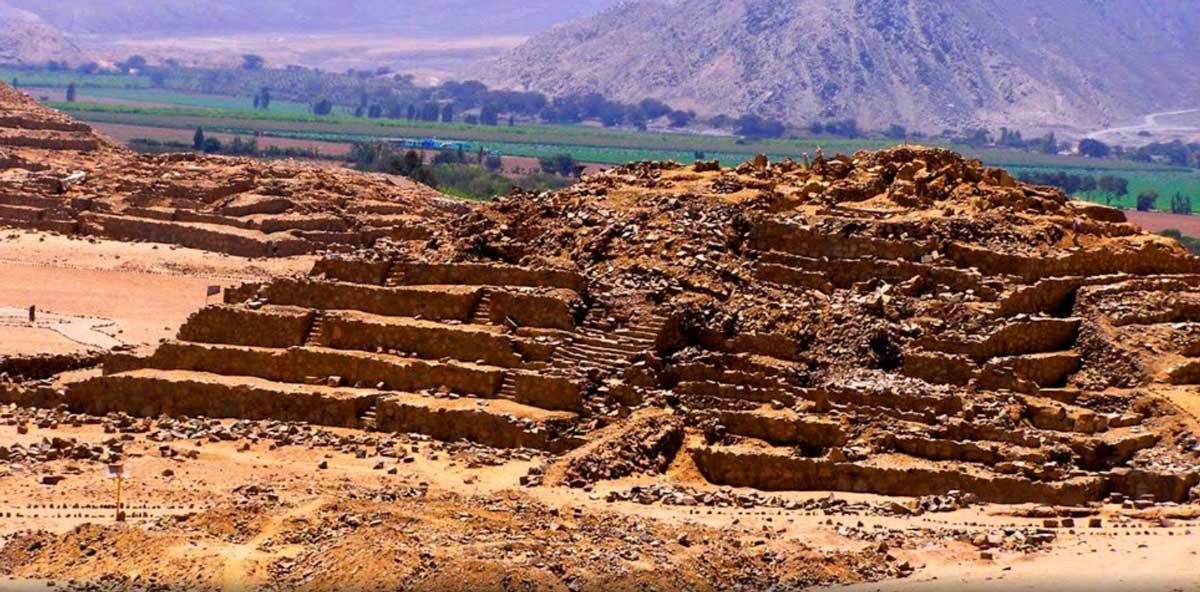 Pirámide de Huanca (2500 a.C) en el Valle de Supe, Lima.
