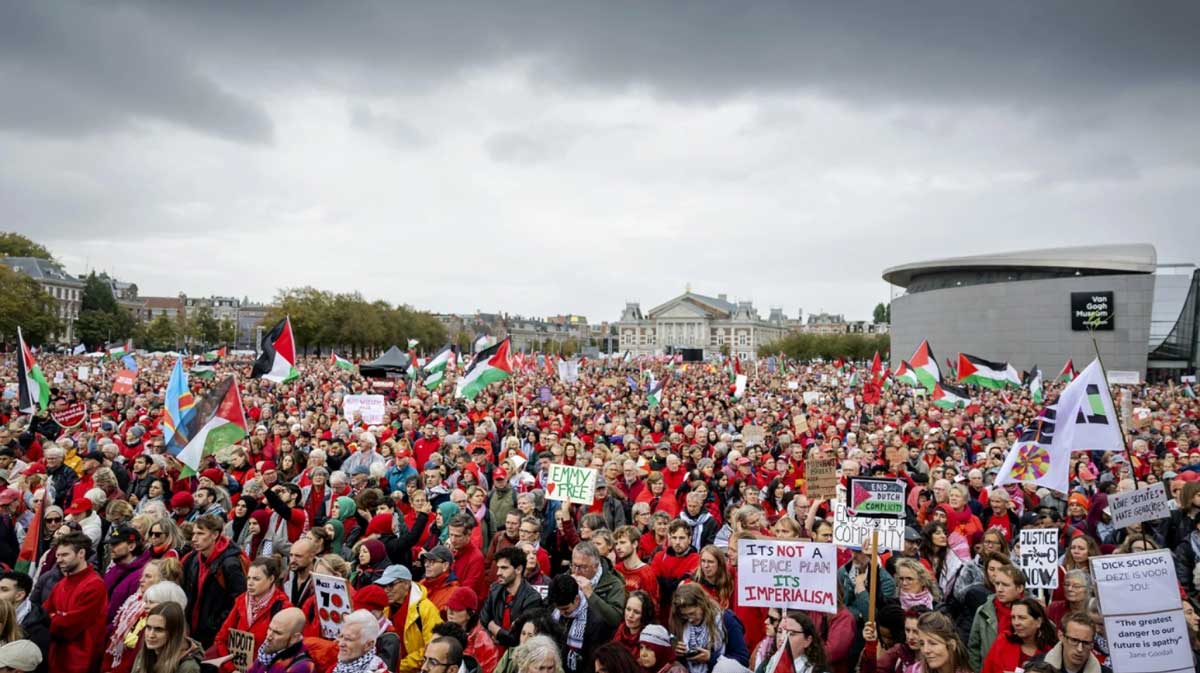 Días pasados, unas 250.000 personas se manifestaron en Amsterdam para exigir la detención inmediata del geneocidio en Gaza: más de 680.000 palestinos ya han perdido la vida, según estudios científicos divulgados por la relatora de la ONU, Francesca Albanese.