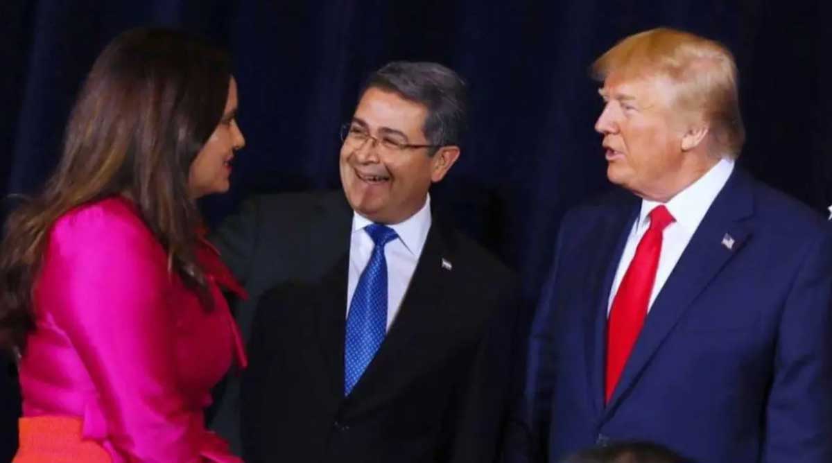 El ex presidente hondureño junto al actual mandatario estadounidense, quién le declaró la guerra a el Caribe en contra del narcotráfico.