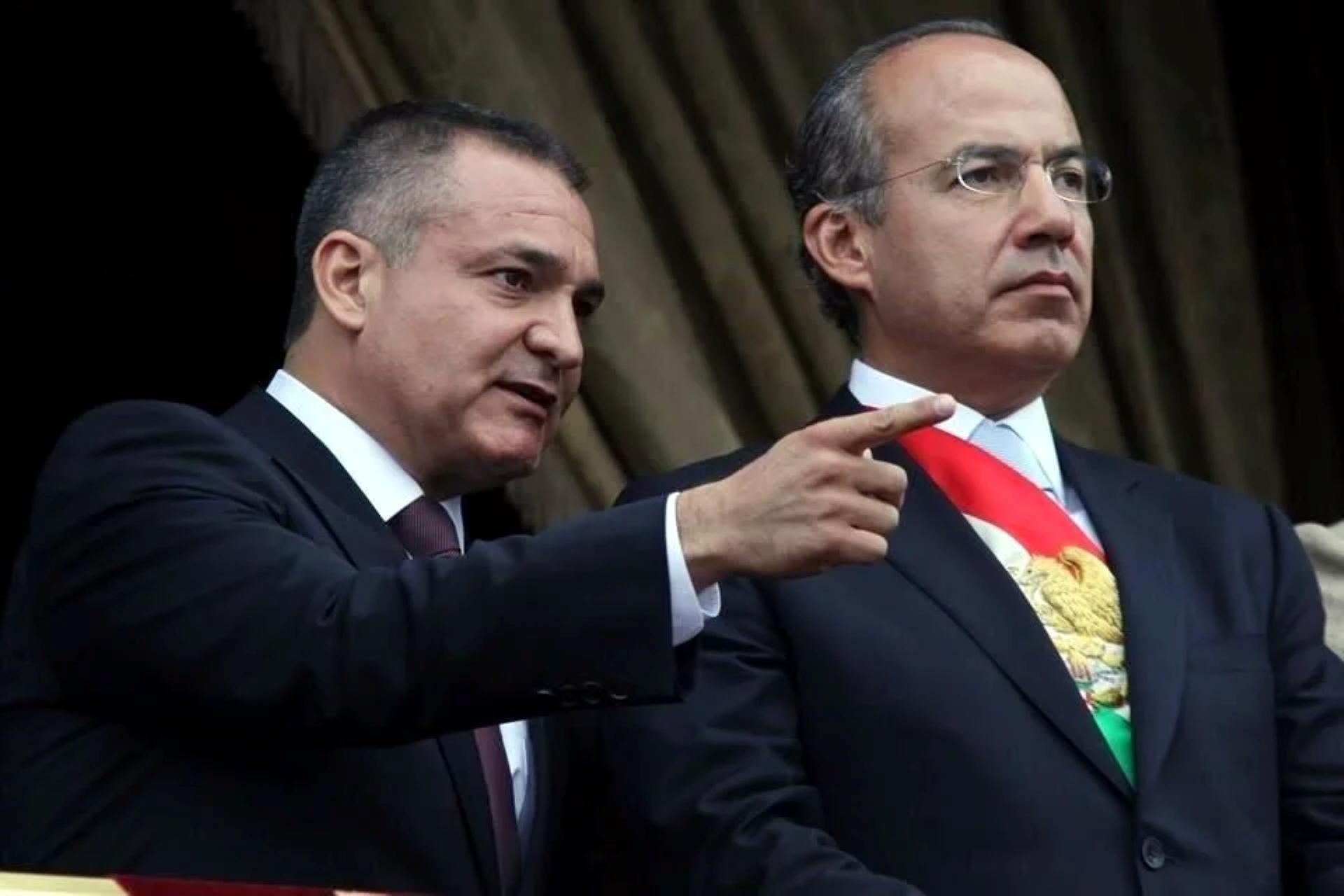 Felipe Calderón (der) junto a Genaro García Luna en una foto de archivo del sexenio 2006-2012.