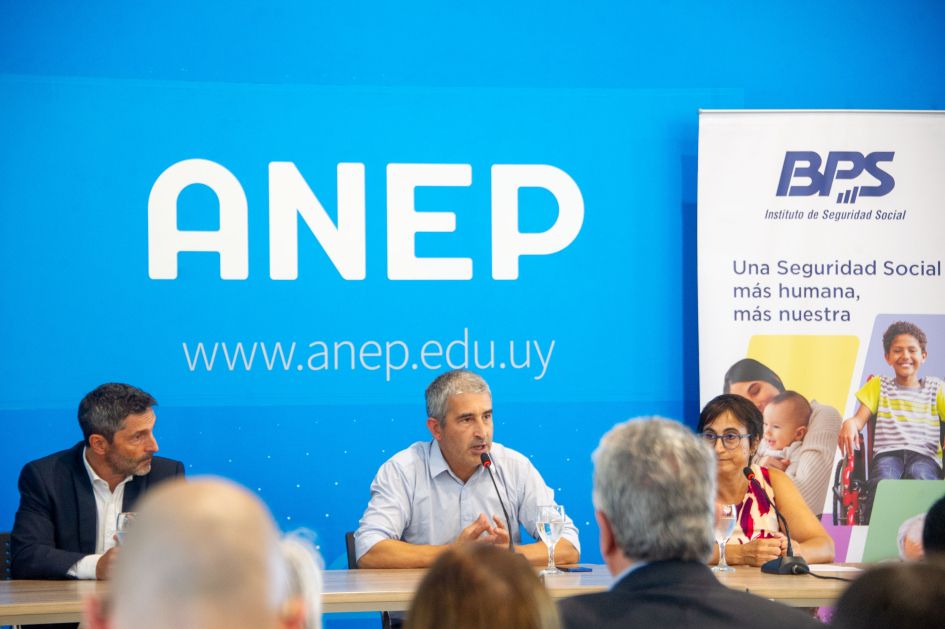 El bono de apoyo económico alcanzará a todos los escolares públicos en dos años
