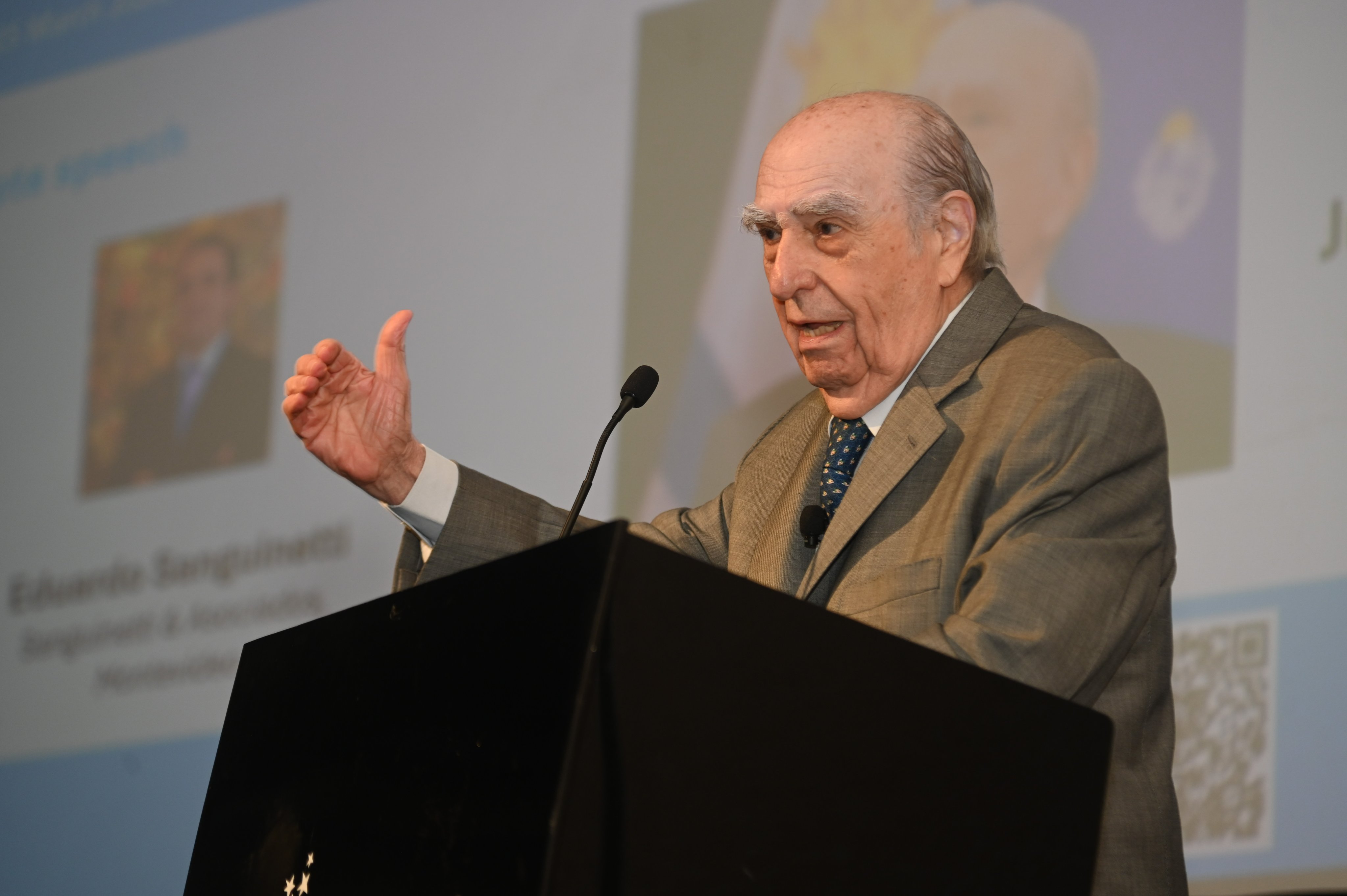 Sanguinetti disertó en la conferencia de la IBA