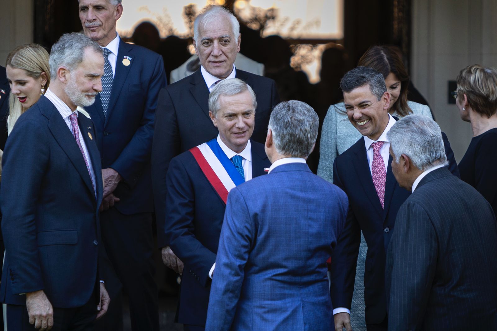 Momento en que Orsi saludaba a Kast. Foto: Presidencia