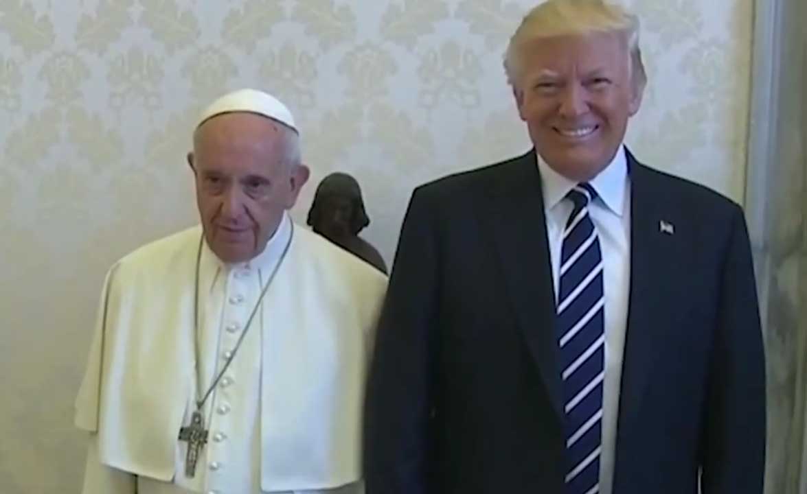 Imagen del primer encuentro entre Donald Trump y el Papa Francisco.