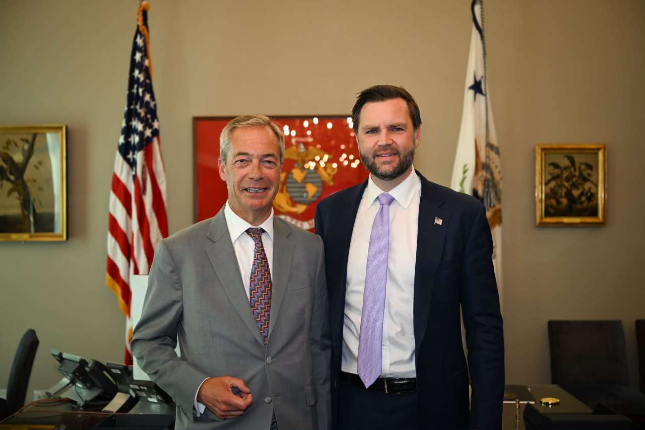 Nigel Farage junto al vicepresidente estadounidense, JD Vance, durante una visita oficial al Reino Unido