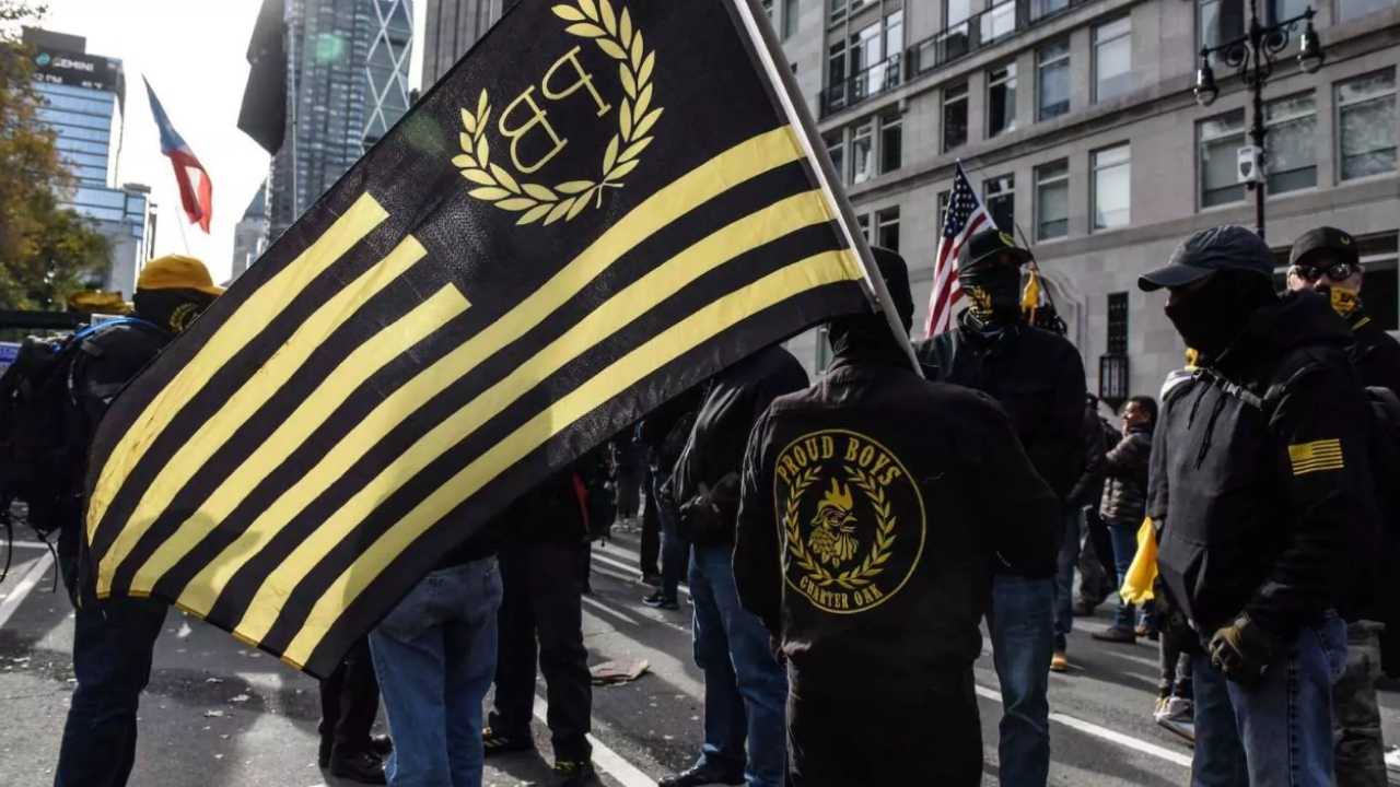 Proud Boys es uno de los más renombrados grupos ultraderechistas y supremacistas blancos de EE.UU.