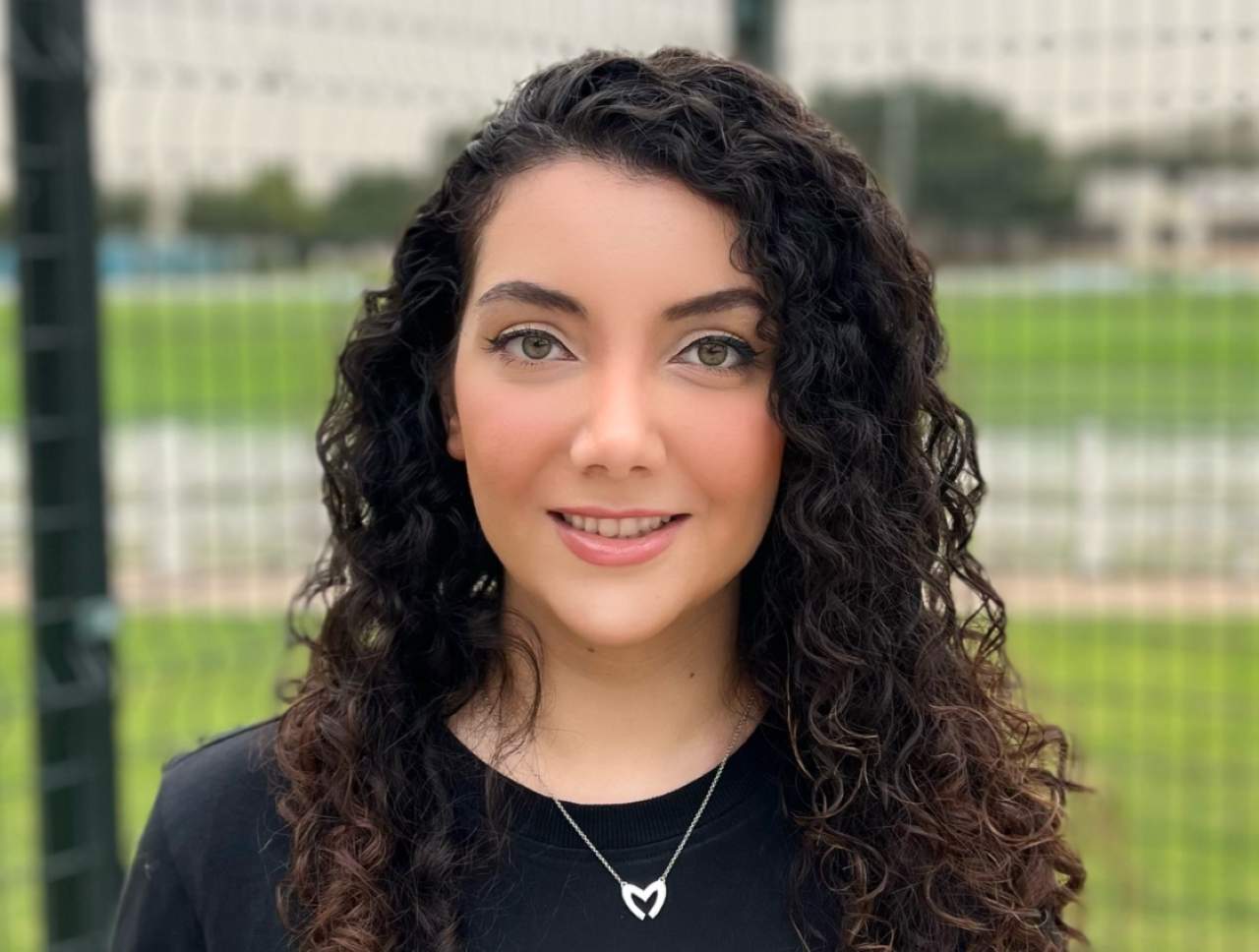 Asal Alizadeh es una experta en finanzas, criptomonedas e influencer iraní.