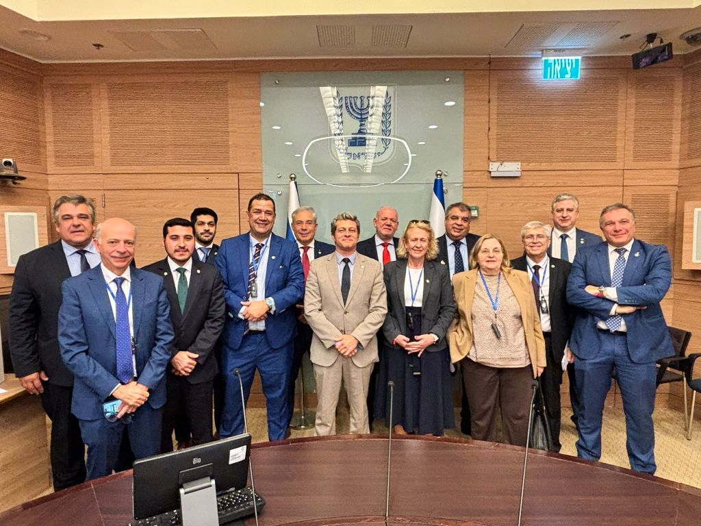 Qué es la hasbará y por qué Israel invita sistemáticamente a políticos uruguayos desde hace décadas