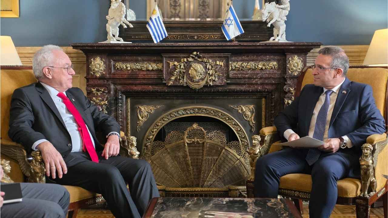 Eldad Hayet (der) es el nuevo embajador israelí en Uruguay. Foto: Cancillería