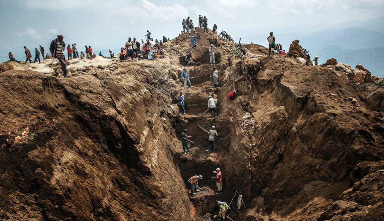 El trabajo de mineria competamente precarizado en el Congo.