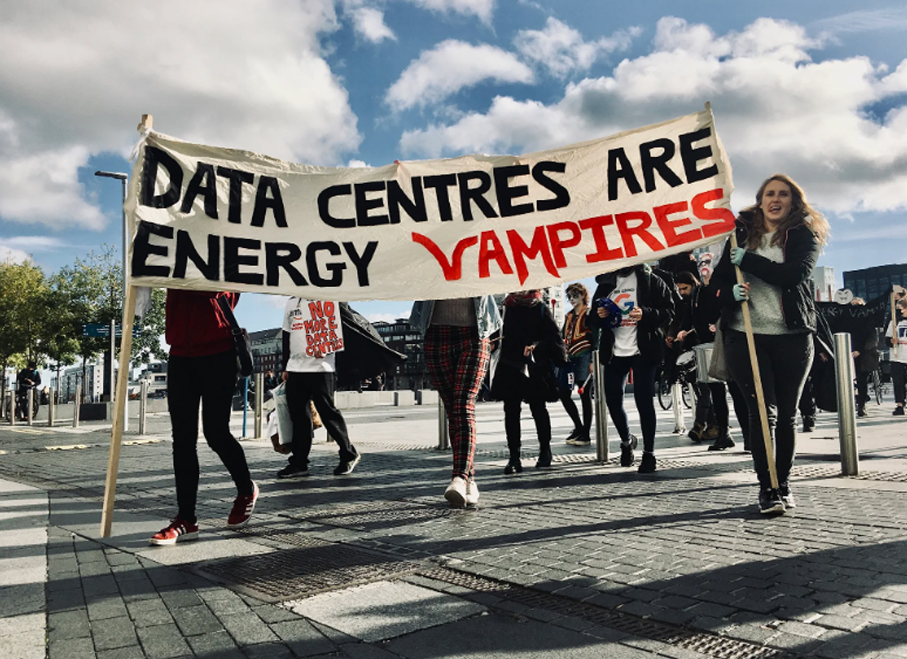 Las manifestaciones en contra de los centros de datos se mutiplicaron en todo el mundo, no solamente en EE.UU.
