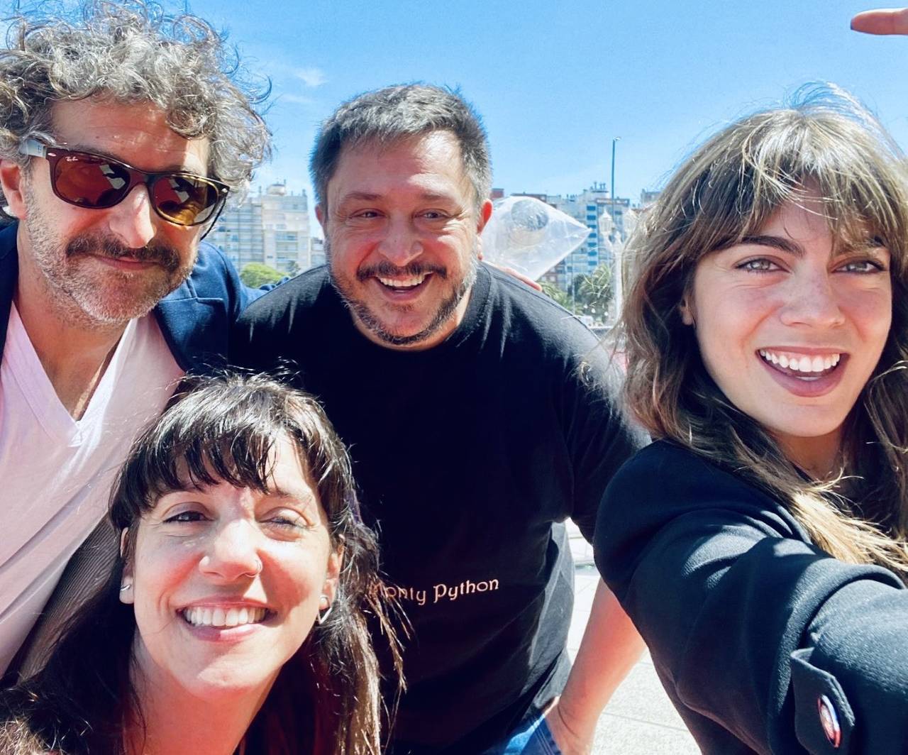 Hernán Casciari con el elenco de “La Uruguaya” en el Festival de Cine de Mar del Plata de 2022