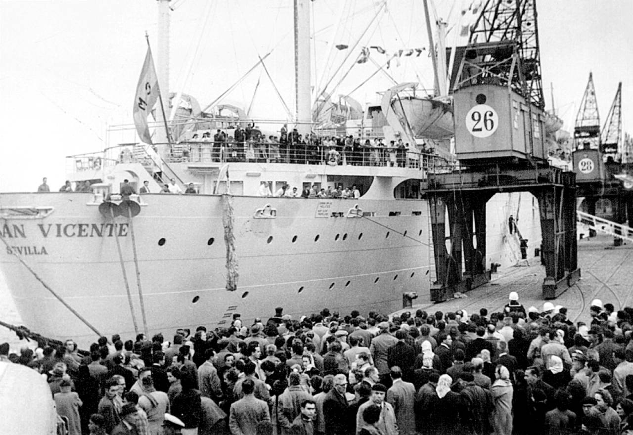El barco Cabo San Vicente (construido en 1959) cubría la ruta entre el Mediterráneo y América del Sur, con escalas en Brasil, Montevideo y Buenos Aires.