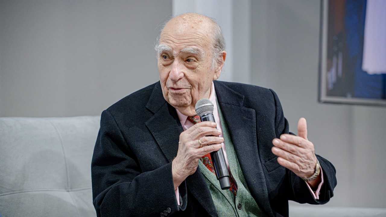 Sanguinetti hablando en la Feria Internacional del libro de San José