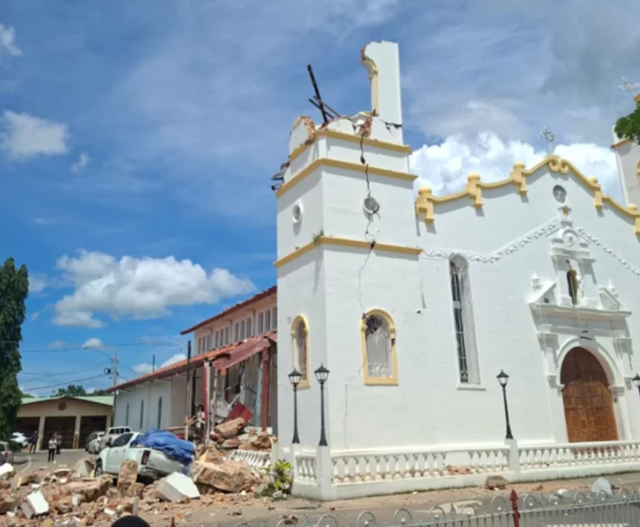 Los destrozos en infraestructura son graves.