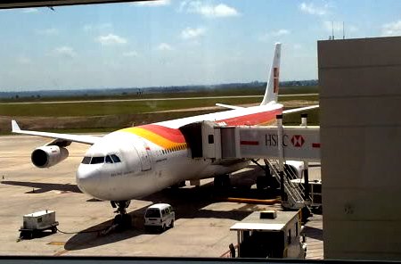 Avión en aeropuerto Carrasco