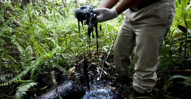 Selva amazónica contaminada por perforaciones de gas y petróleo ...