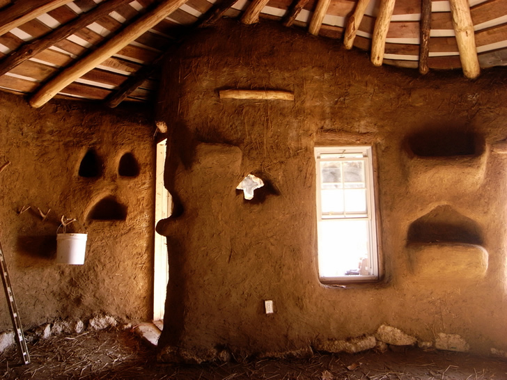 Casa de adobe, paredes interiores