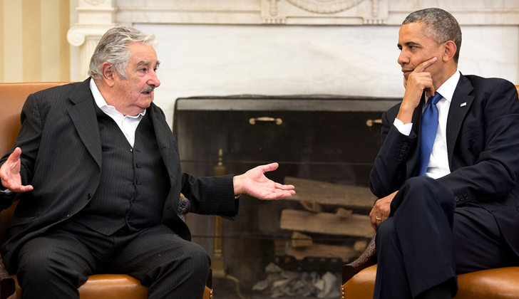 Mujica se reunió con Obama en la Sala Oval, donde le recomendó aprender a hablar español. / Foto: The White House. 