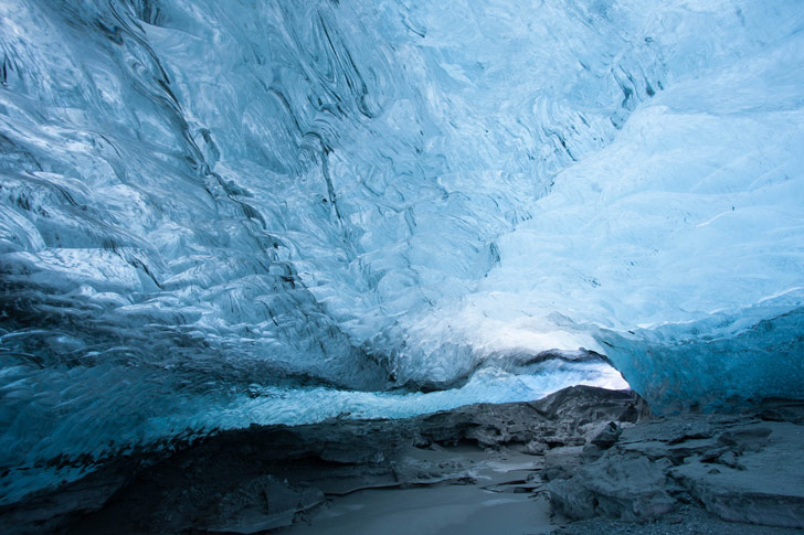 Visitar los glaciares, icebergs en formación y las cuevas de hielo son atracciones turísticas imperdibles en Islandia / Foto: James West
