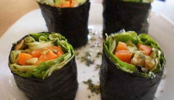 El alga nori es rica en proteinas, vitaminas y minerales. Ademas ayuda a bajar el colesterol alto.