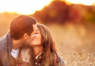 Los besos no son un acto de amor para la mitad del mundo. Foto: Getty Images