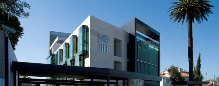 Así luce el moderno edificio del Hospital Británico en Carrasco.