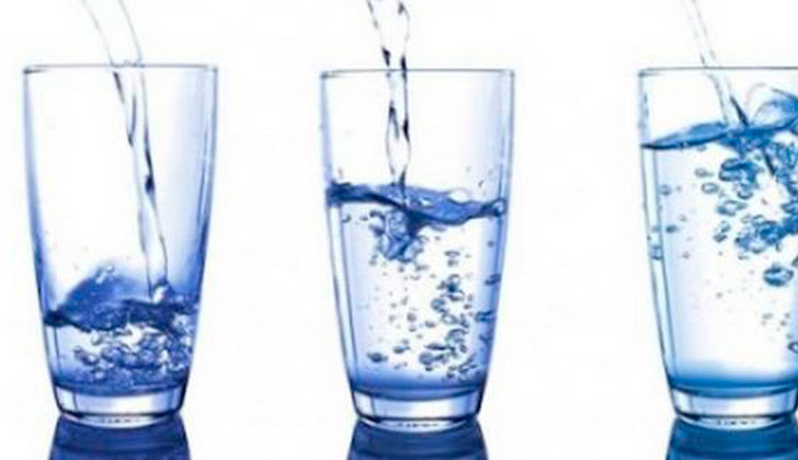 Beneficios de beber el agua tibia. Foto: AFP