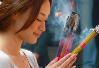 El humo de los inciensos podría ser más tóxico que el del cigarro. Foto: AFP