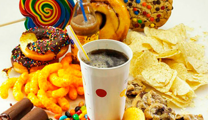 Para la OMS los alimentos ultraprocesados son los causantes de la obesidad. Foto: AFP
