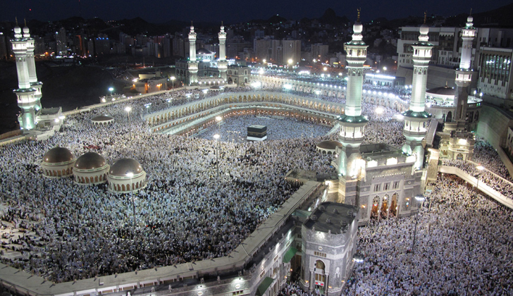 La peregrinación del  "Hajj" reúne a millones de fieles a los que la religión musulmana exige ir al menos una vez en su vida a la Meca para cumplir con los mandatos religiosos. Foto: Wikimedia Commons. 