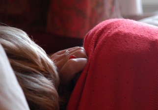 La apnea del sueño podría aumentar el riesgo cardíaco en las mujeres. Foto: Pixabay