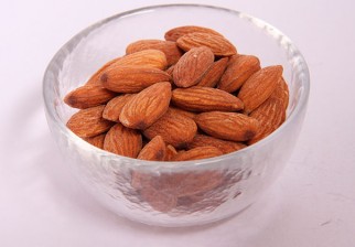 Beneficios de consumir leche de almendras. Foto: Pixabay