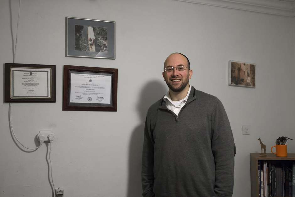 Elan Karten, en una foto de enero de 2016, en su consultorio. Karten lidera la organización JONAH. 