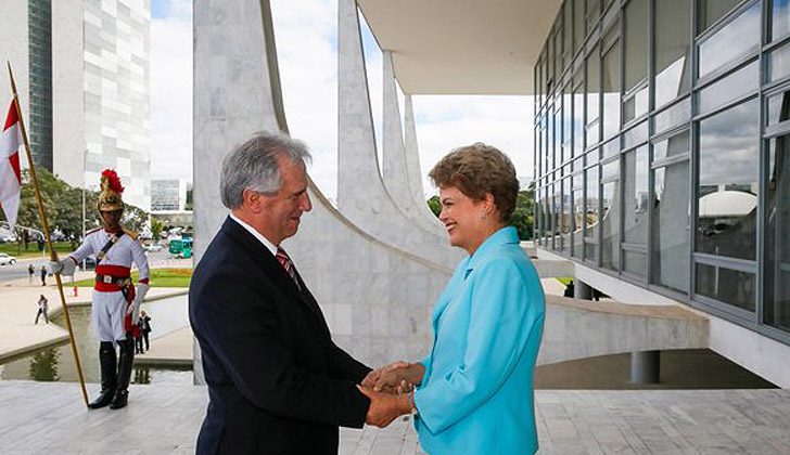 Tabare Vázquez en una visita al Palacio Panalto, junto a Dilma Rousseff. Foto: twitter.com/dilmabr.