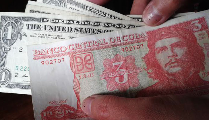 Un billete de 3 pesos cubanos, con la cara del Ché Guevara; uno de los más buscados por su valor de colección. Foto: Carlos Loría. 