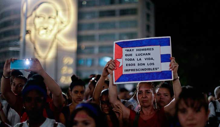 Desde la Plaza de la Revolución en La Habana Raúl Castro expresó: "precisamente aquí donde conmemoramos nuestras victorias, te decimos junto a nuestro abnegado, combativo y heroico pueblo: ¡Hasta la victoria siempre!", Foto: AP