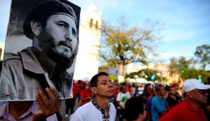 Cubanos comenzaron a brindar su 'último adiós' a Fidel .