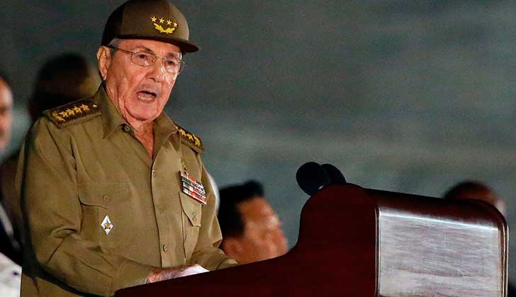 Raúl Castro cerró el multitudinario homenaje a Fidel: "Hasta la victoria siempre". Foto: AP