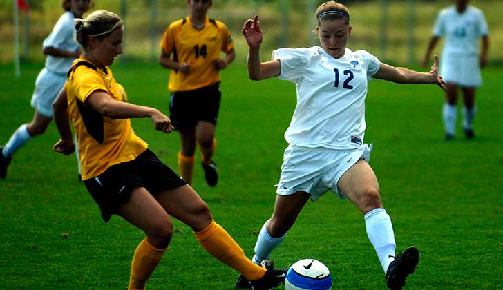 La UEFA aspira a que el fútbol sea el deporte más practicado por niñas y mujeres en el año 2022. Foto: Pixabay