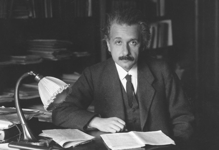 Albert Einstein en su oficina en la Universidad de Berlín, en 1920. Foto: Wikimedia Commons