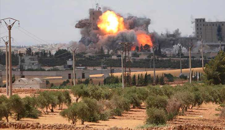 Bombardeo de una localidad en el norte de Siria por parte de la llamada coalición internacional. Foto: Hispan TV