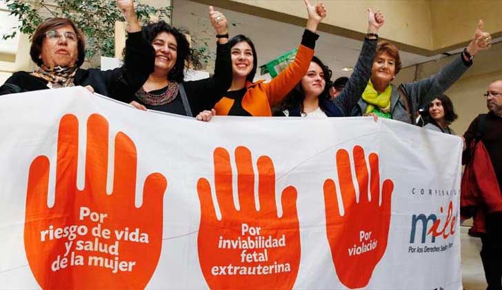 Tribunal Constitucional de Chile aprobó la ley que despenaliza el aborto en tres causales .
