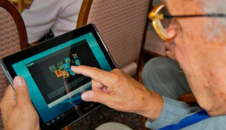 tablets-plan-ibirapita-ayudaran-abatir-brecha-digital-adultos-mayores