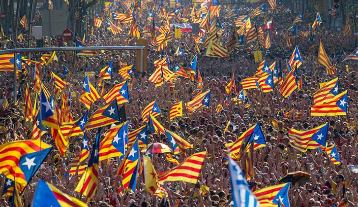 El Parlament podría proclamar la independencia el jueves; la CUP llama a "una desobediencia civil masiva".