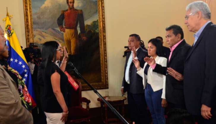 Cuatro gobernadores opositores venezolanos se juramentantaron ante la ANC.
