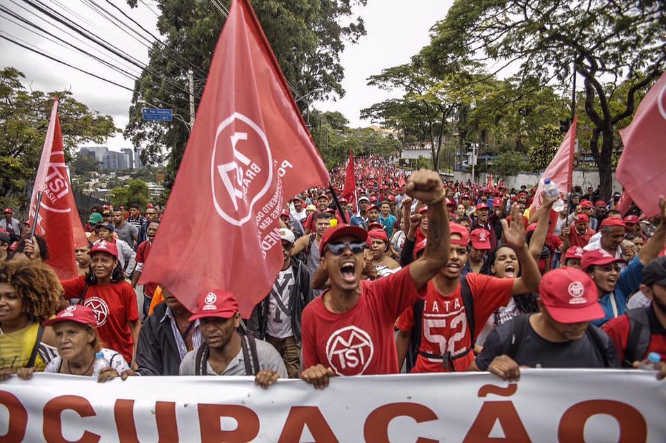 Miles de trabajadores sin techo marcharon en Sao Paulo por el derecho a vivienda. Foto: Midia Ninja