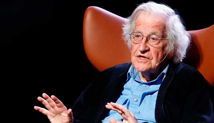 Chomsky alerta sobre las tres grandes amenazas a las que se enfrenta la sociedad actual.