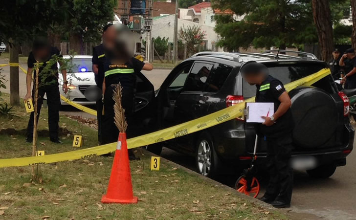 Policía investigado la escena donde se produjo el tiroteo / Foto: Subrayado